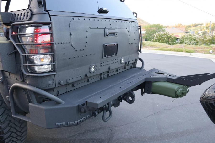 Детали экстерьера Toyota Tundra CrewMax 4x4 Zombie Apocalypse 2013 года  (фото 151 из 461)